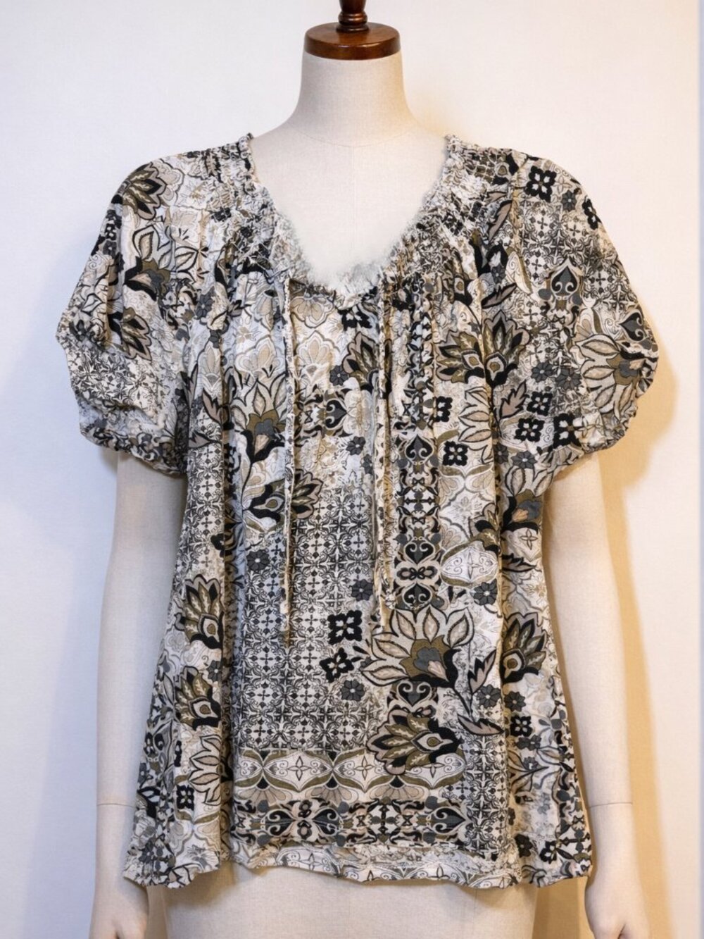 Boho Floral Smocked Blouse | Size XXL | Neutral Print